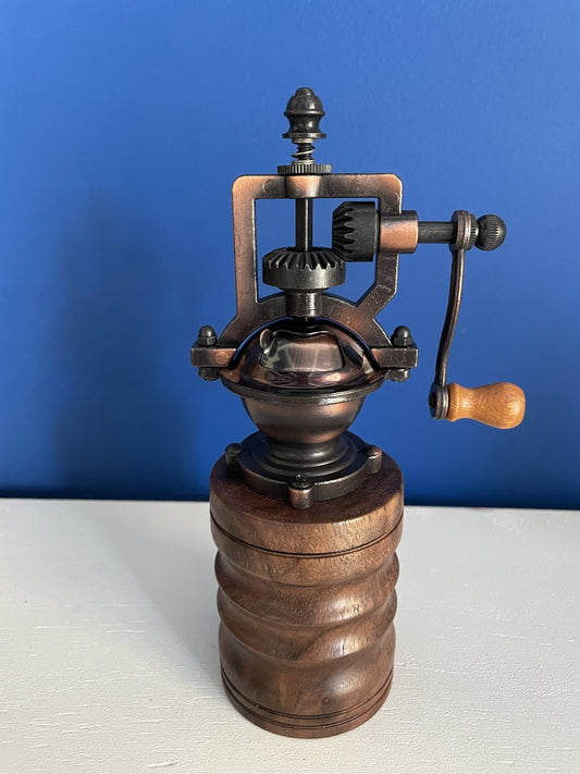 Antique Pepper Grinder 1960s, Small Pepper Mill, Working Brown Silver  Grinder, Wooden Mill, Wooden Pepper Mill, Kitchen Decor, Rustic Decor 